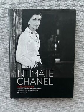 Intimate Chanel Coffee Table Book – Fashion Biography (Hardcover)
